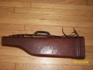 V.L. & A SPORTING GOODS, CHICAGO, ILL. Leather Leg O'Mutton Shotgun Case