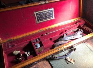 Case & goodies for a W.W. Greener FH35 SxS shotgun, Circa 1936